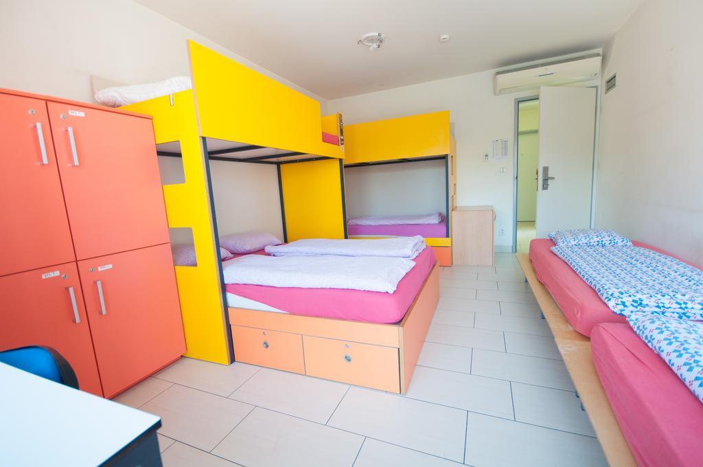 Simbol Rooms With Free Private Parking Ljubljana Phòng bức ảnh