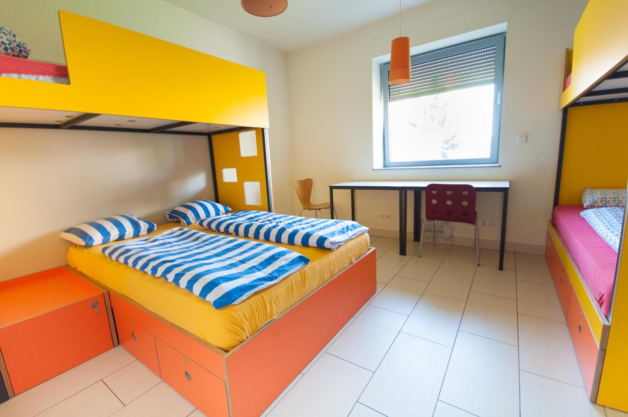 Simbol Rooms With Free Private Parking Ljubljana Phòng bức ảnh